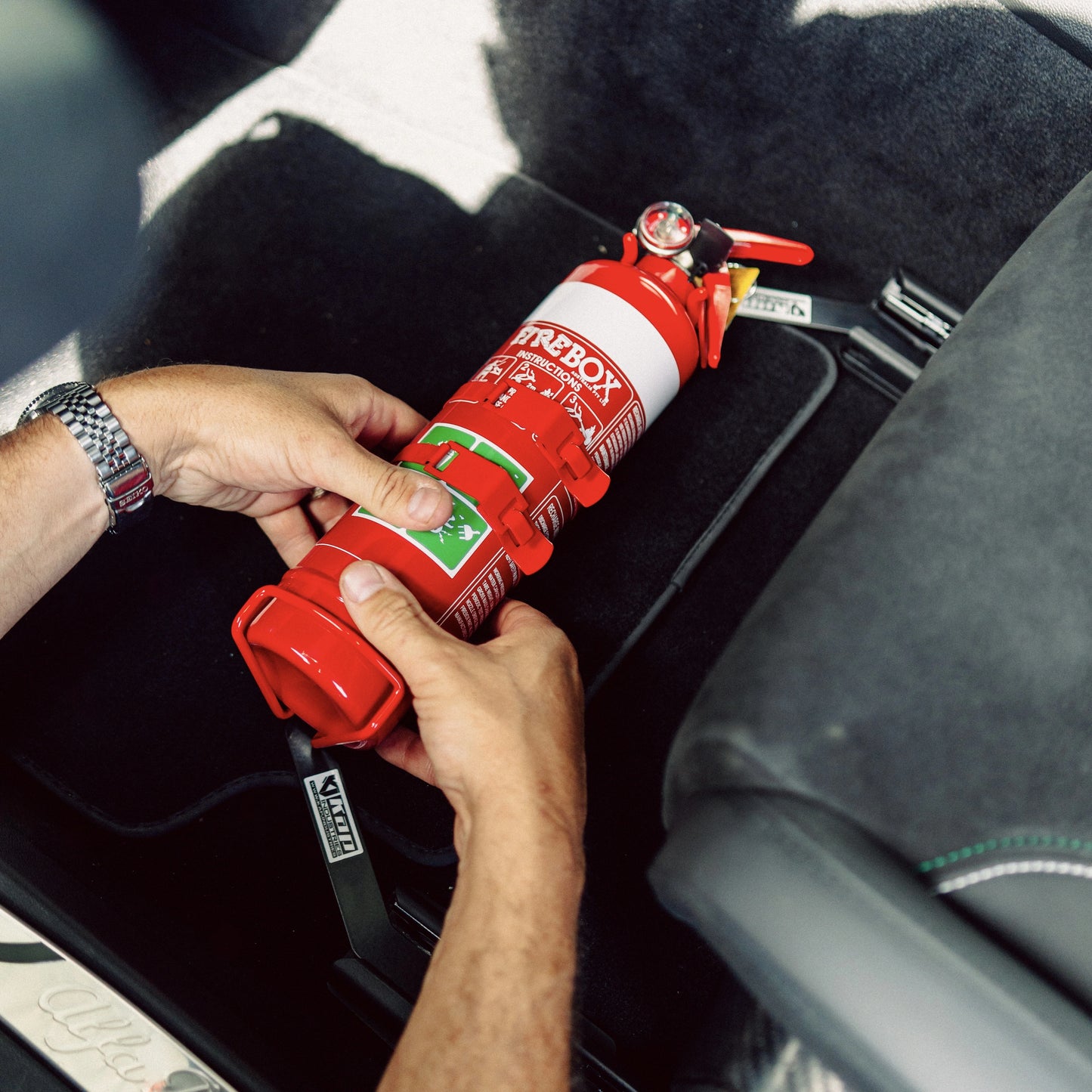 Alfa Romeo Giulia 952 (2015) Fire Extinguisher Bracket