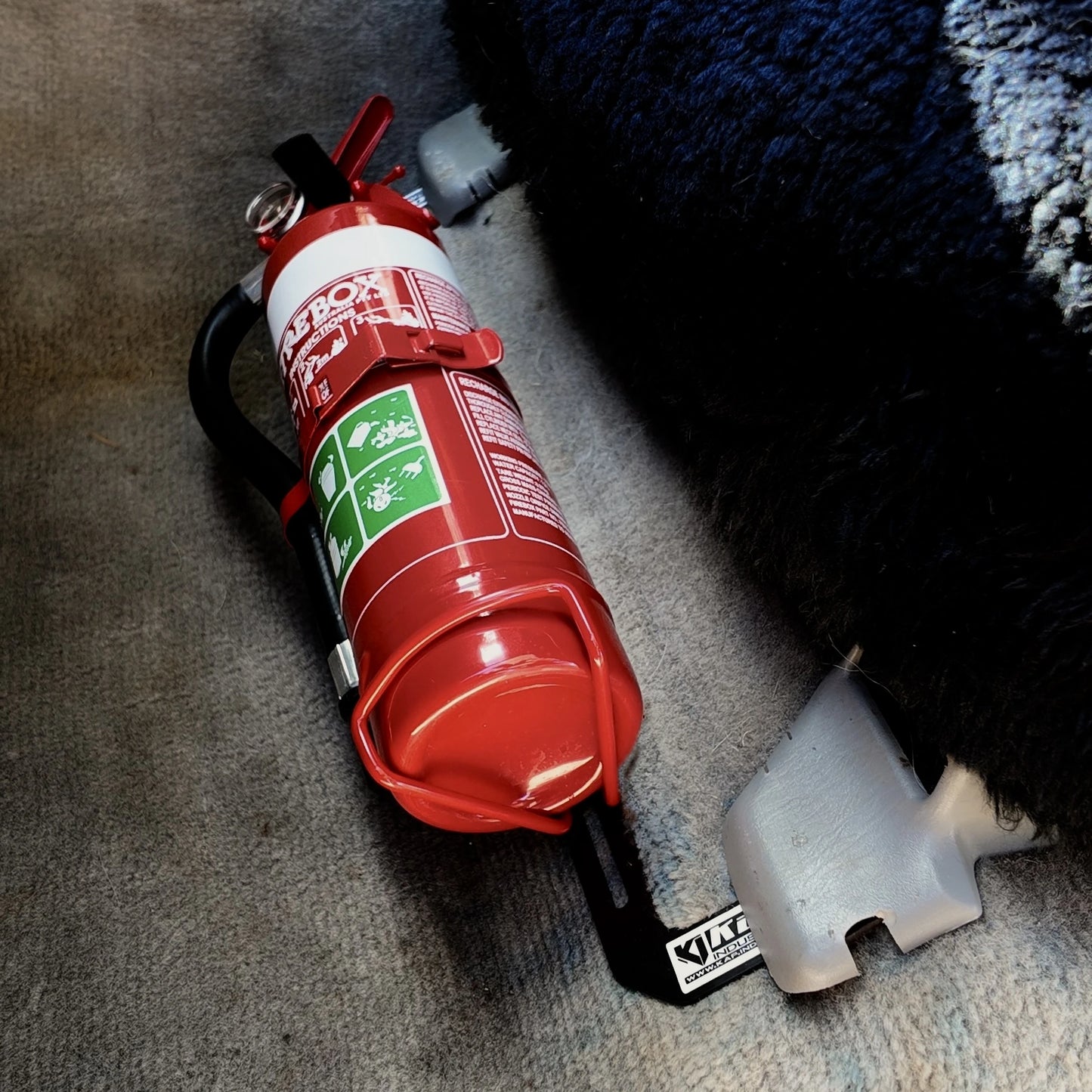 Suits Toyota Landcruiser 100/105 Series Fire Extinguisher Bracket